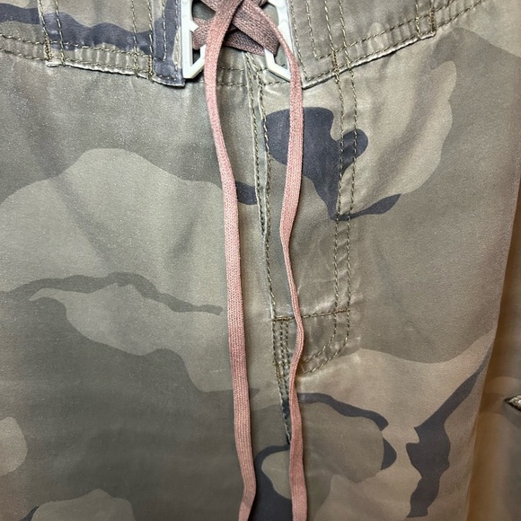 Vintage Billabong y2k camo swim shorts - Picture 6 of 9
